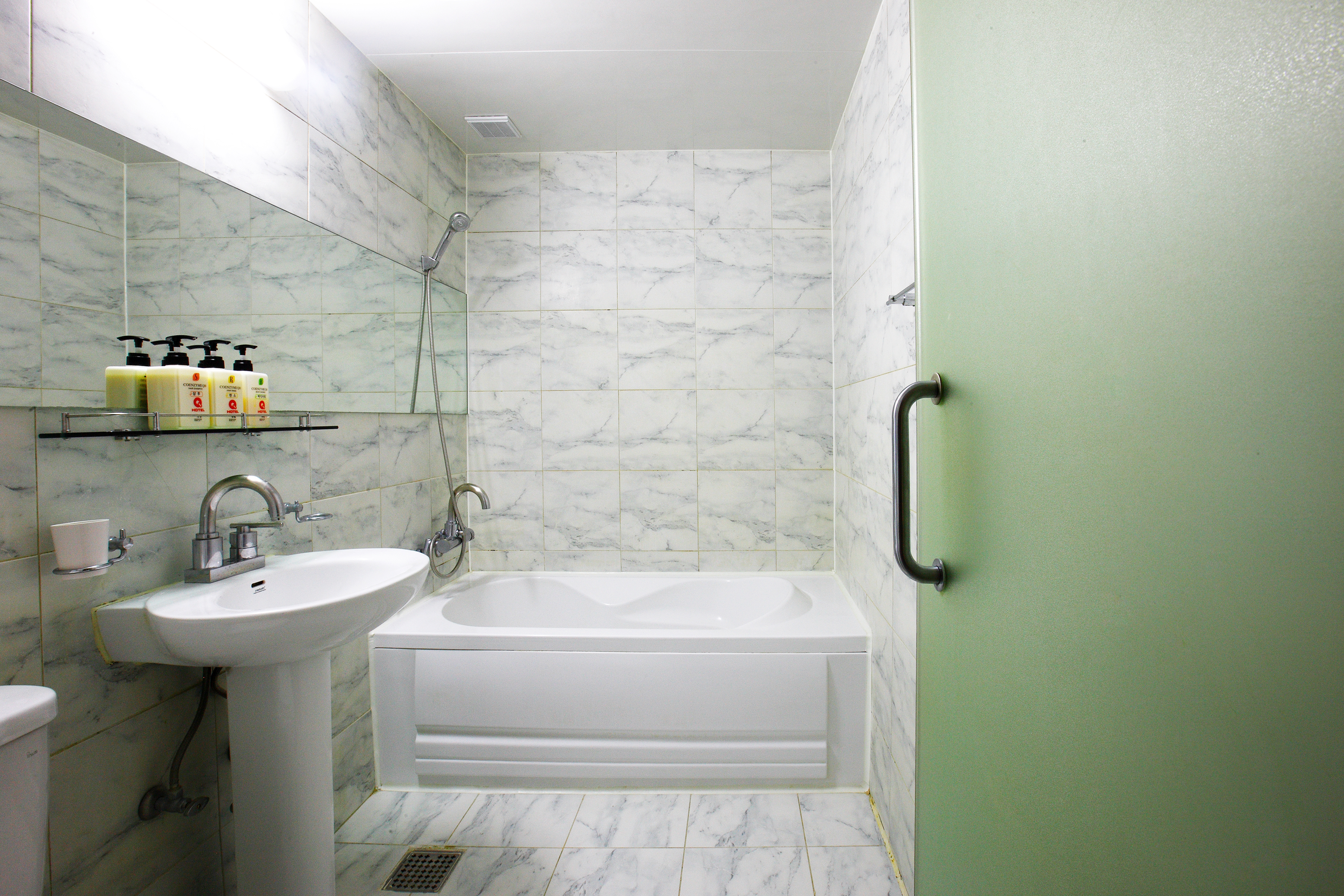 D1 Bath